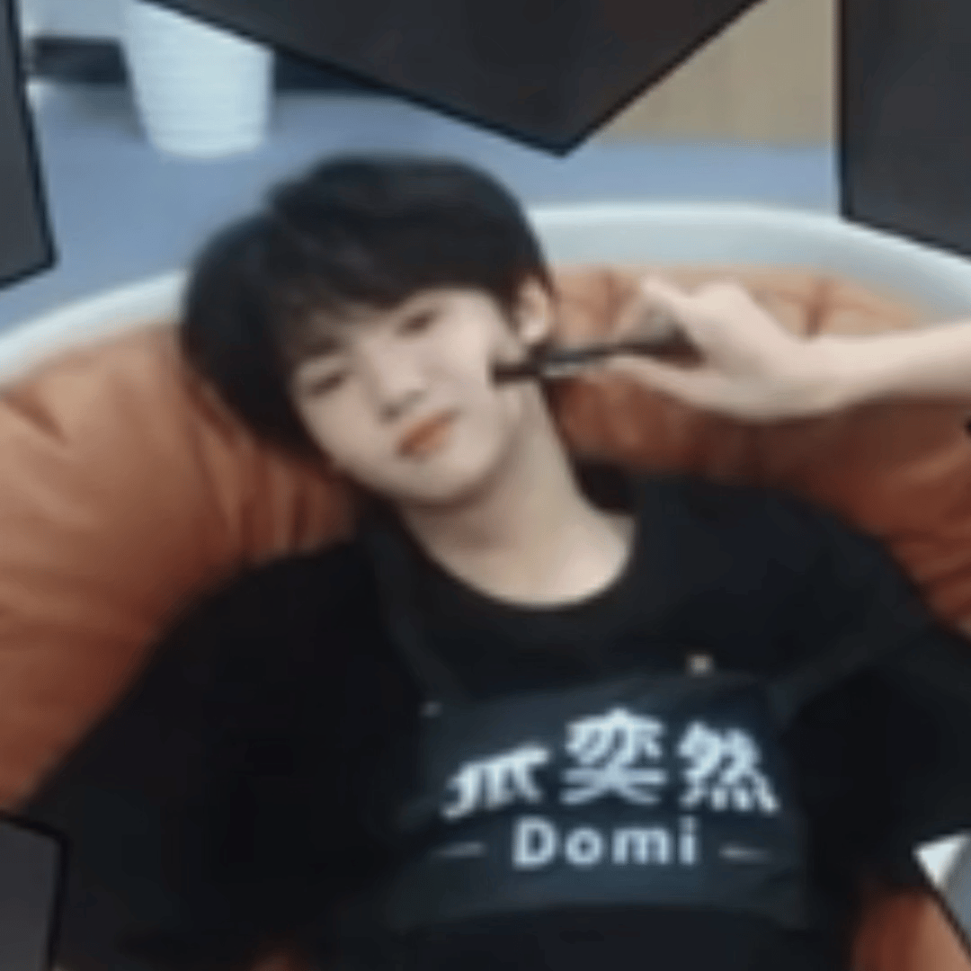 继续脸颊肉挤压积累 