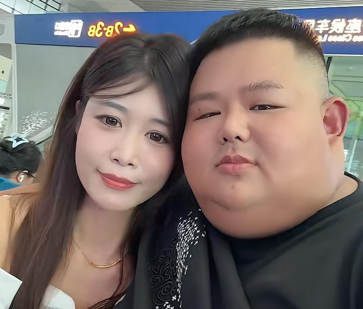 有些人总觉得，网上那点热闹就是图个乐子。可真要把录音摊开、把底账翻出来，你才会发