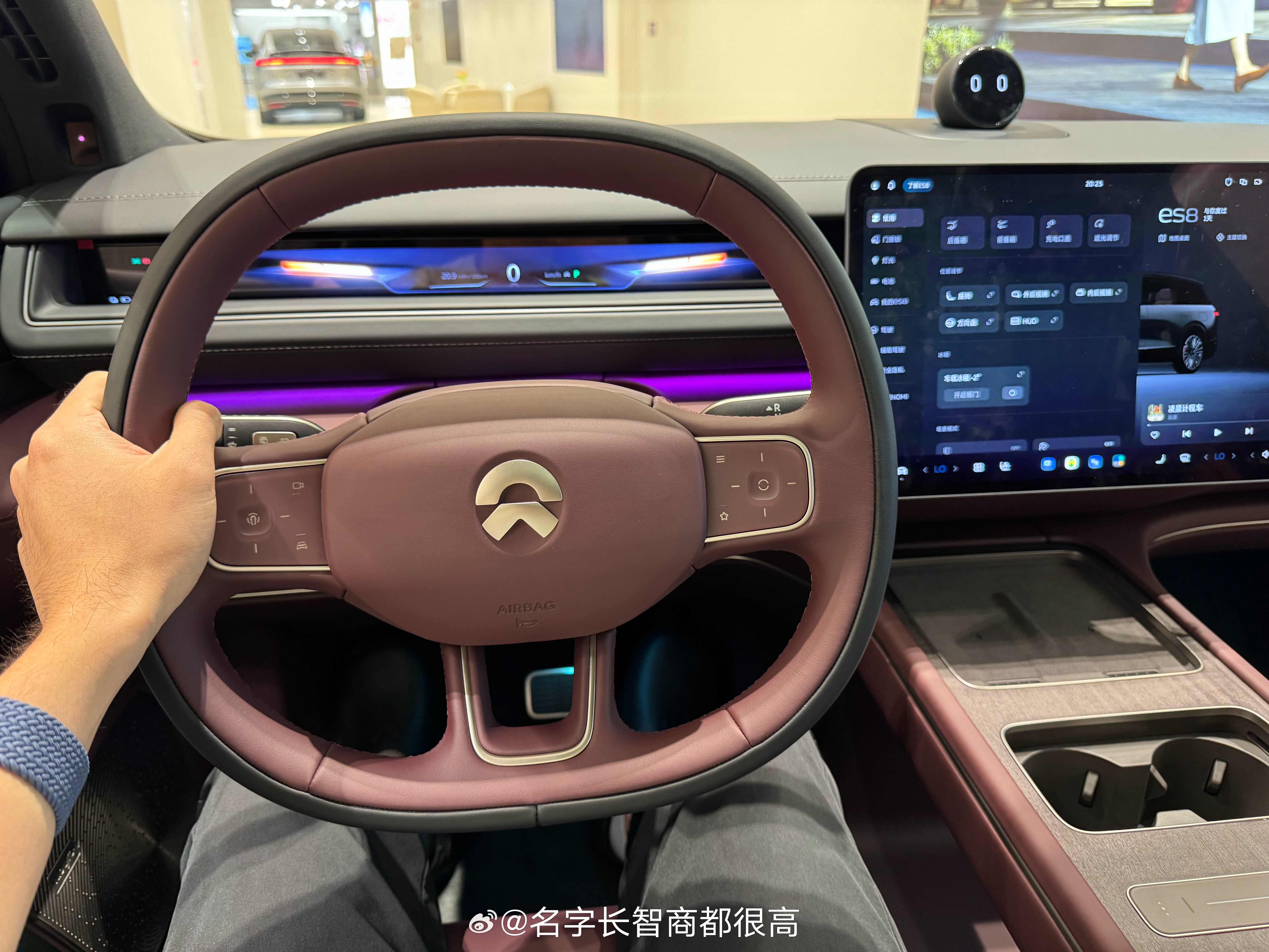 早在两年前我就提过蔚来坚持使用中控竖屏的效率明显不够高，时至今日蔚来已经全面普及