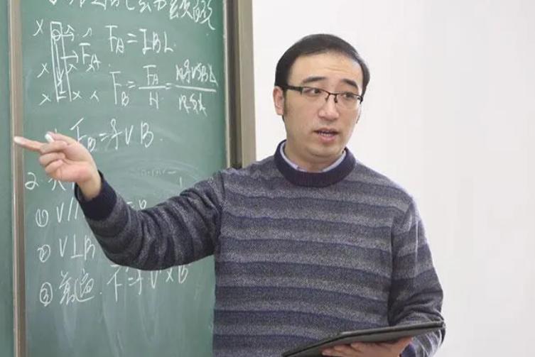 1983年出生在吉林省的李永乐，是一个从小就对物理现象充满好奇心的孩子。
在吉林