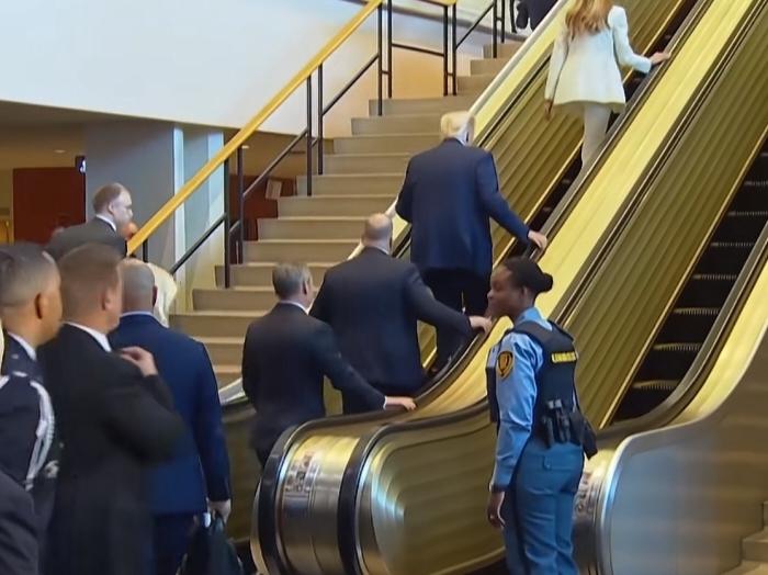 近日特朗普去联合国总部参加大会发表演讲，本来挺正常的行程结果状况连连。
特朗普和