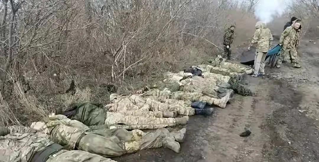 俄乌之战打到现在，俄乌双方士兵伤亡的人数到底是多少呢！其实俄乌双方都说对方伤亡的