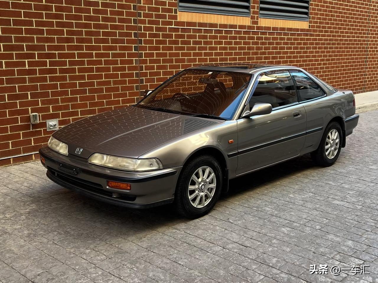 1990 年的本田Integra XSi 并不是浮夸的肌肉车，而是一台技师级别的