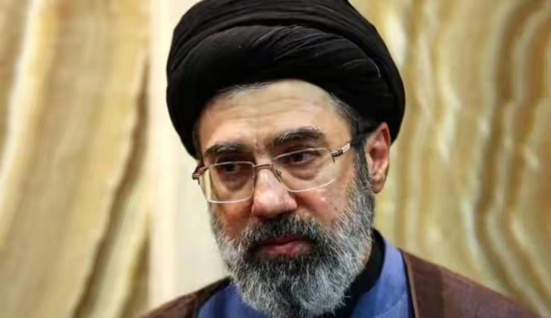 特朗普这回可能真的失算了，对伊朗的军事打击不但没达到目的，反而让哈梅内伊的儿子捡