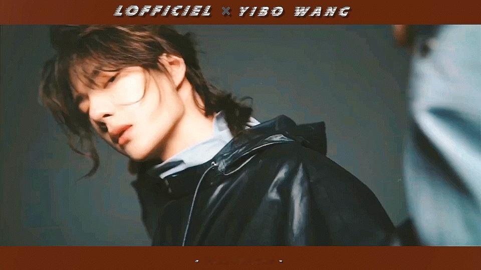 古希腊掌管时尚与杂志的神cr:logo 