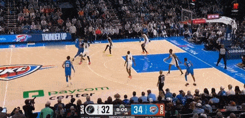 难受！今天切特算是被文班亚马打懵了！
在今天NBA常规赛马刺对阵雷霆的第二节比赛