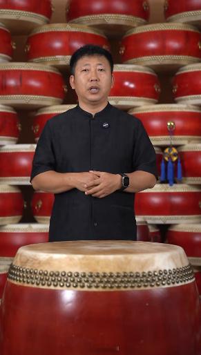 中国大鼓和日本太鼓的区别晋南威风锣鼓国家级非遗代表性传承人张勇表示，日本太鼓有两
