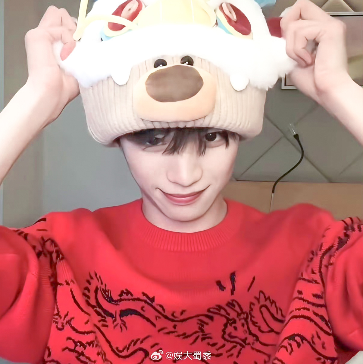 梓渝的帅气可爱照，就很适合当头像呀！！刚刚头像换成梓渝了