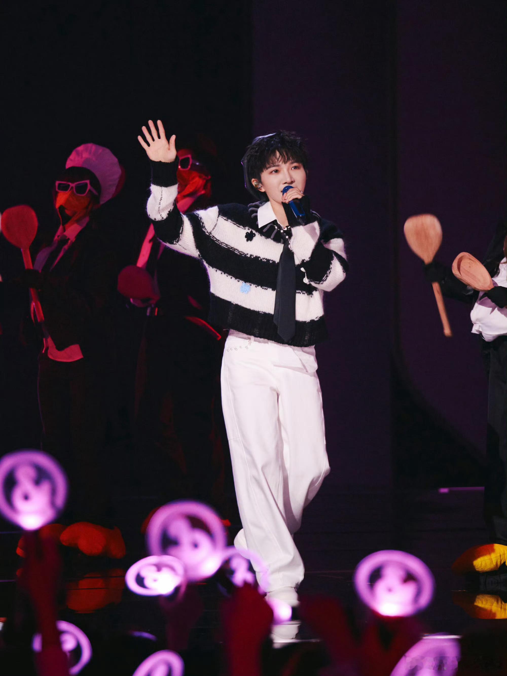 周深扑通扑通舞台周深扑通扑通舞台 