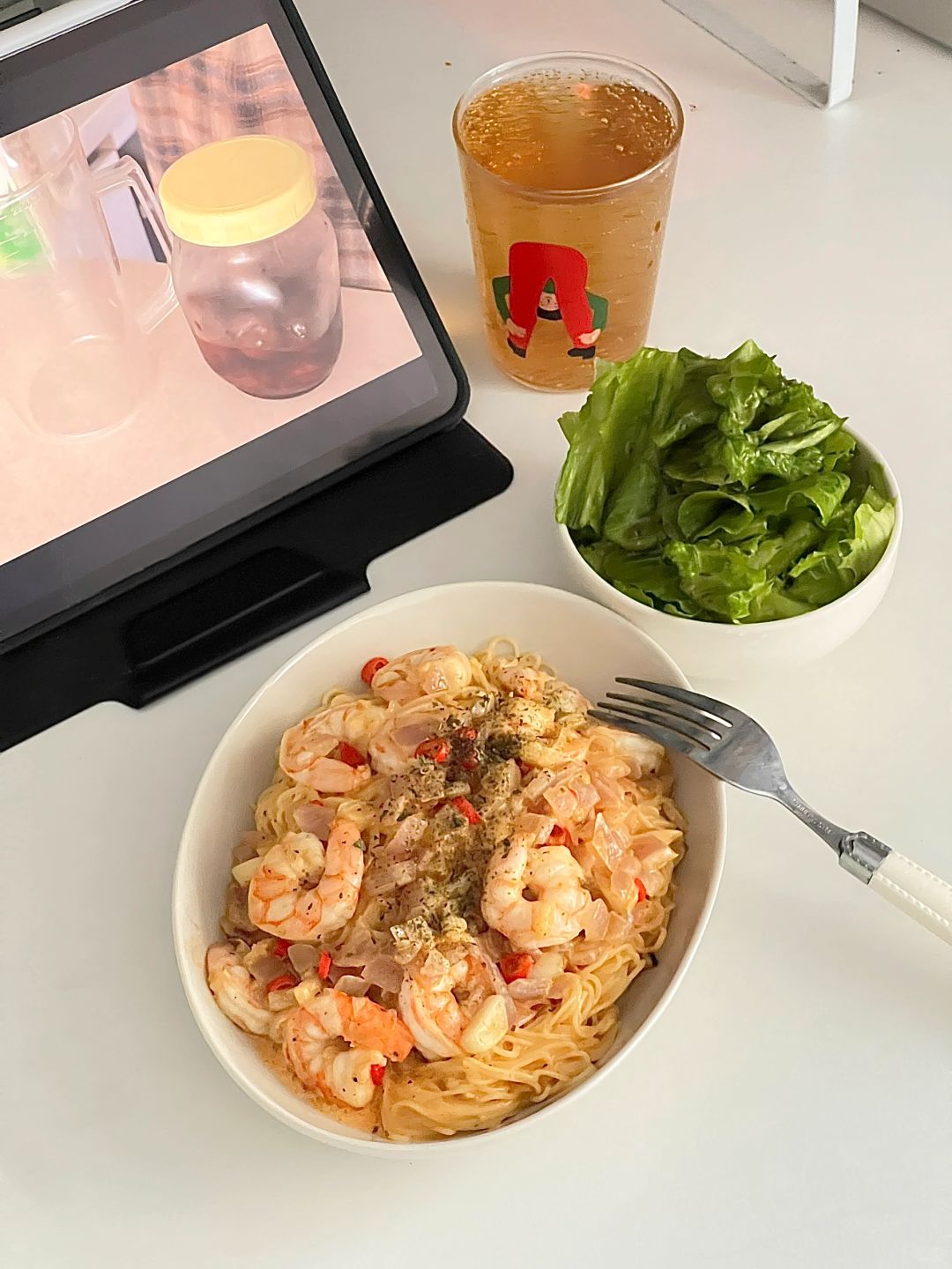 一个人吃蒜香奶油虾仁意面🍝
