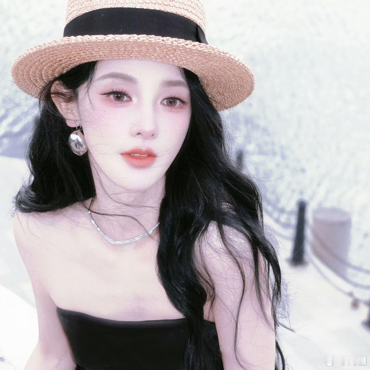 浪姐门面彭小苒的美不仅仅是外貌，气质也特别迷人，真的是很有魅力。 ​​​