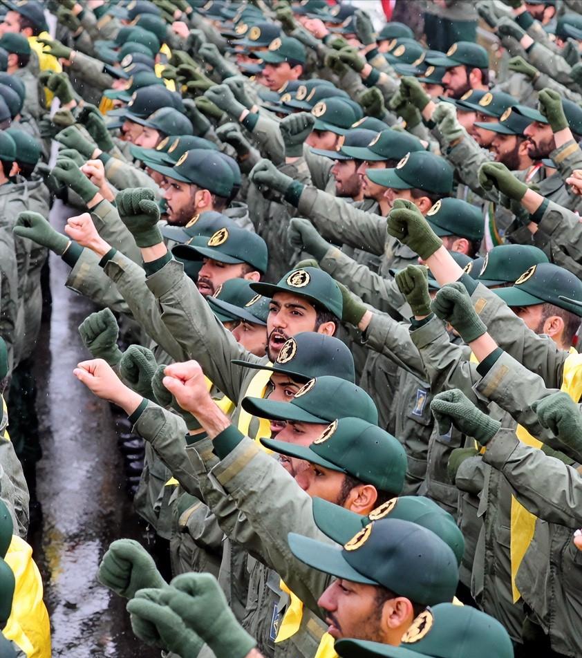 太尴尬了！美军声称3死5伤后，伊朗直接宣布已经造成美军560人伤亡。
 
当地时