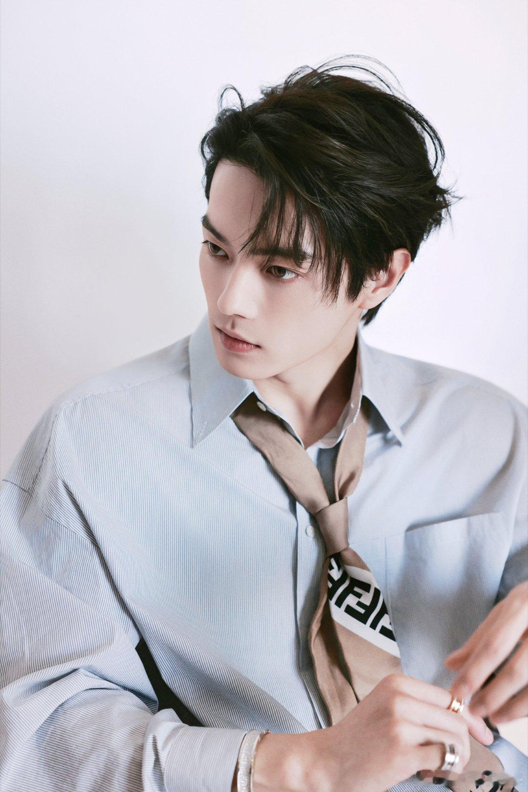 许凯｜修修also嗖嗖明明不是下雨天但还是好想你。 ​​​