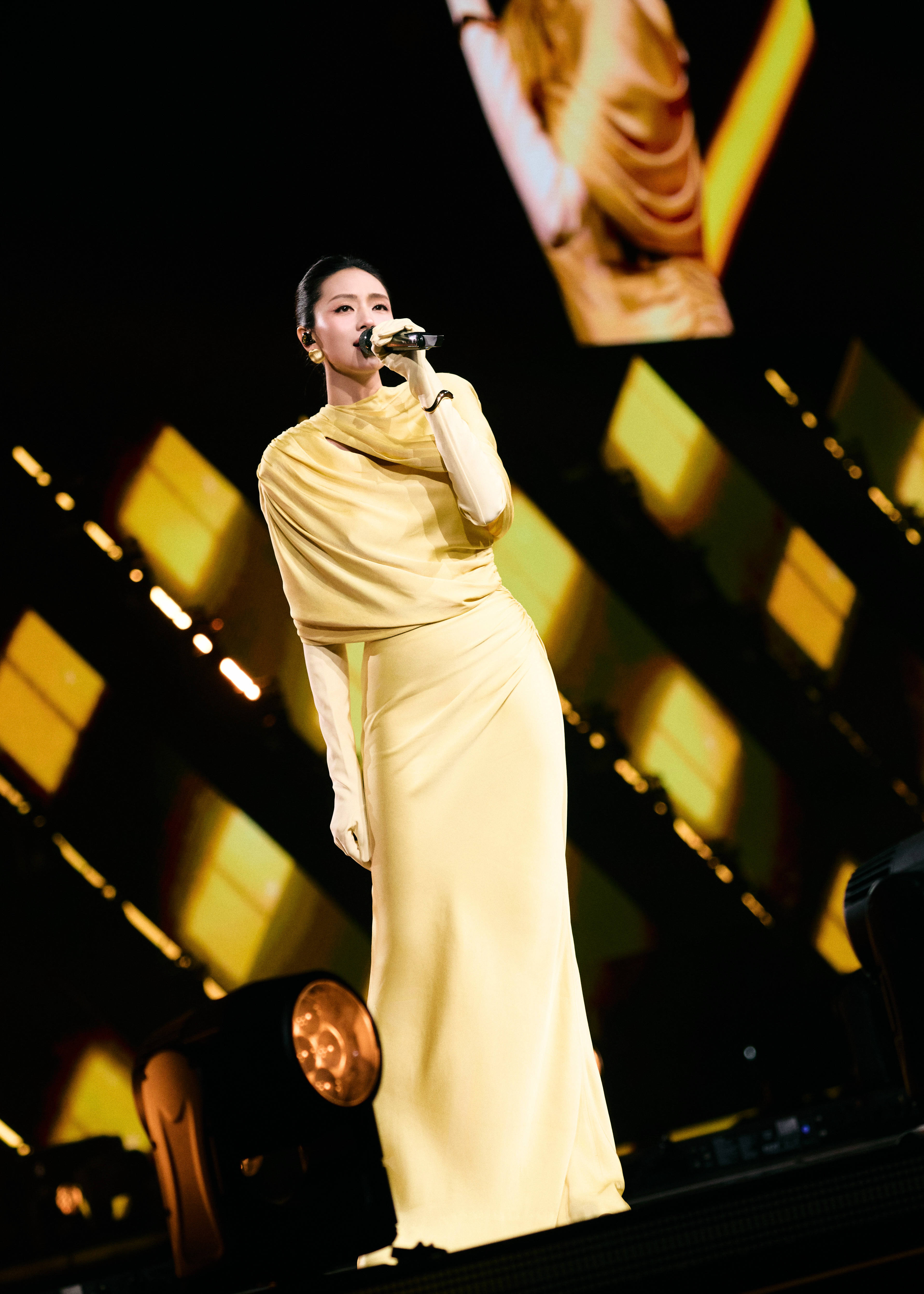 刘惜君央视和美之夜 良辰入怀，月色盈阶，与一起共赴此和美之夜。 