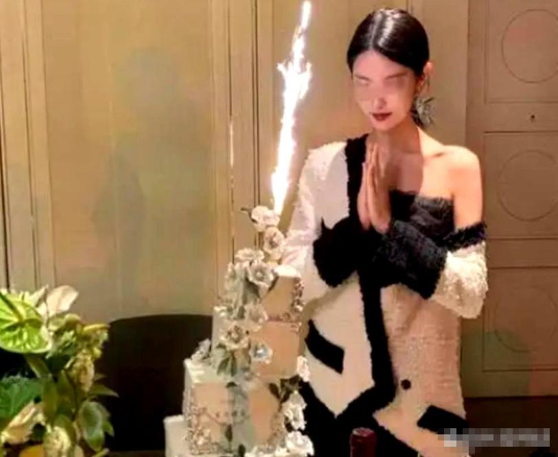 坑爹坑出新境界！2020年，上海一名女子在KTV举办生日聚会，直接开了一瓶498