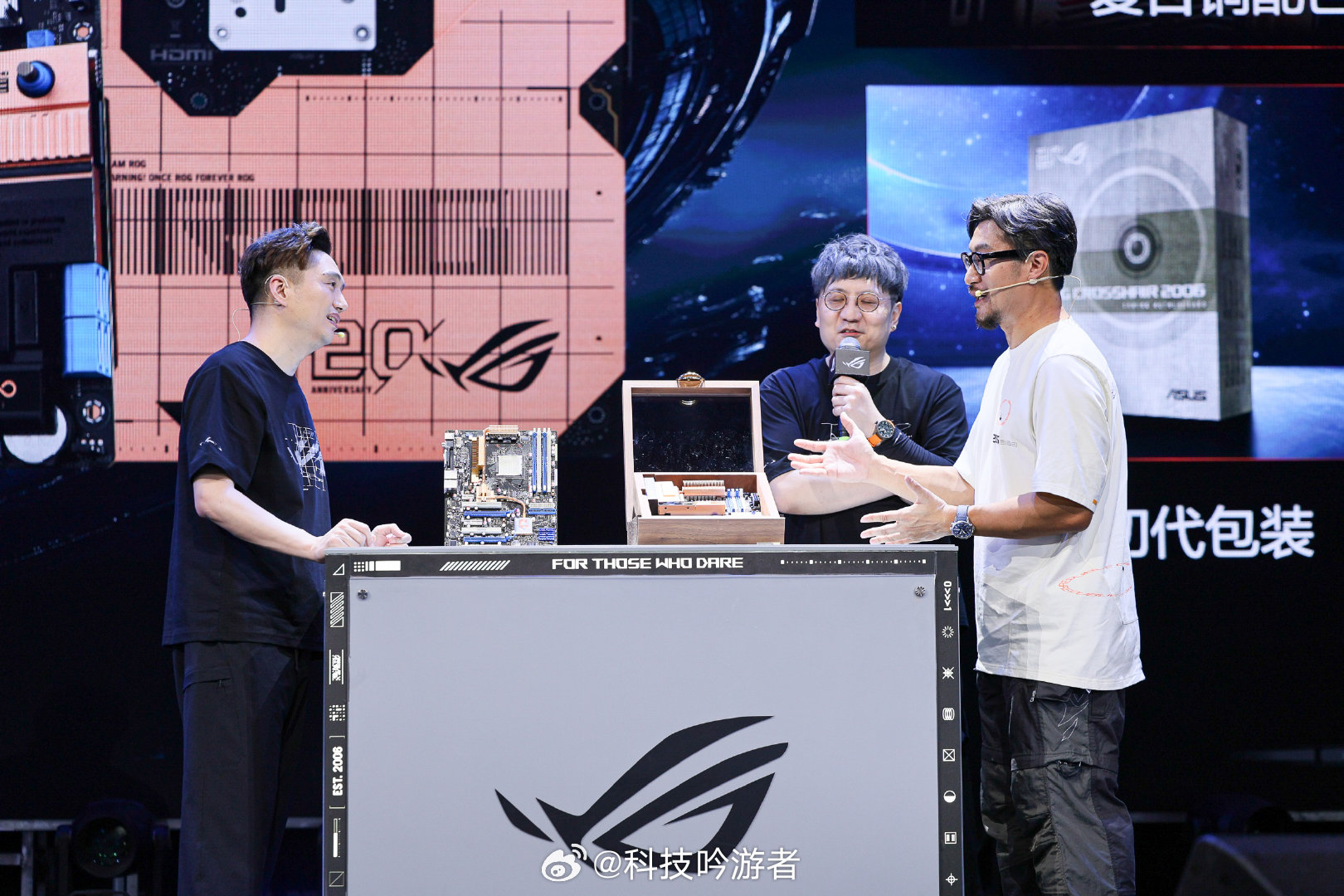 ROG CROSSHAIR 2006复刻版主板5206元，第一款ROG幻刃DDR