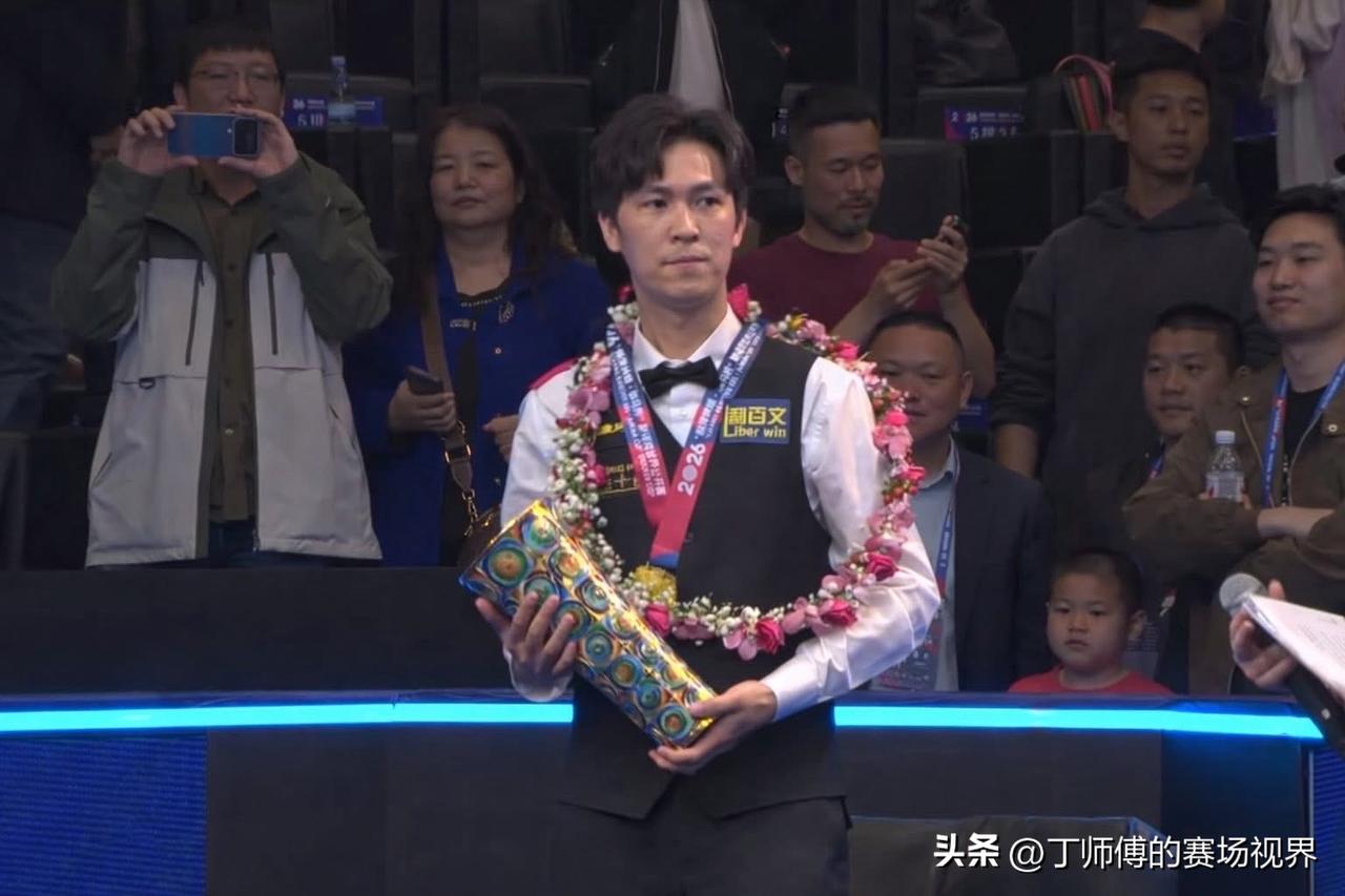 世界公开赛决赛开始的时候塔猜亚明显打得紧张、失误连连，这让火箭在4-0之后变得有