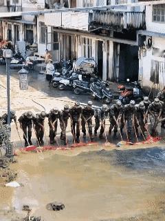 这是在广西的网友拍摄的，她看到咱们的人民子弟兵帮忙清理淤泥，效率还是非常高的，瞬