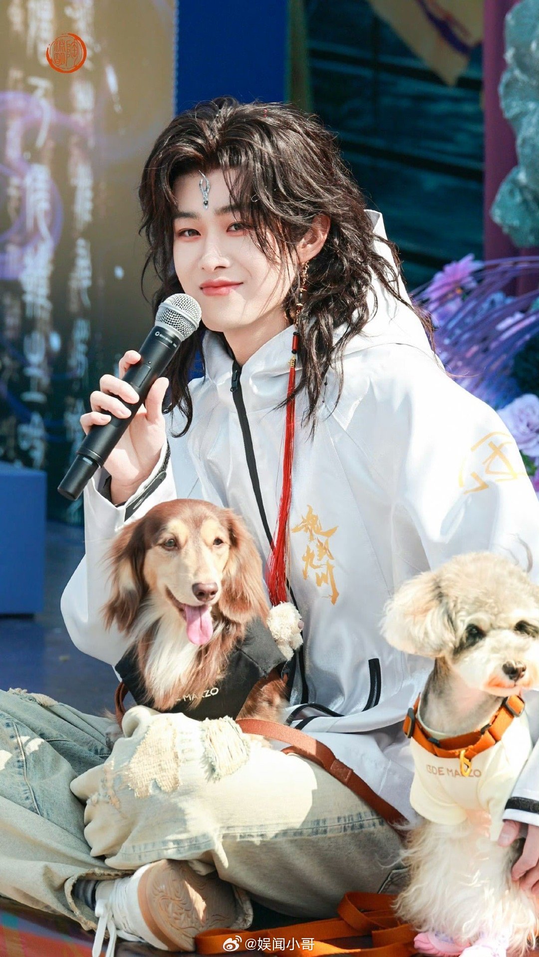 这款田嘉瑞朕从未见过 田嘉瑞这黑白两套造型太绝了，看一眼就眼前一亮，反差感拉满，