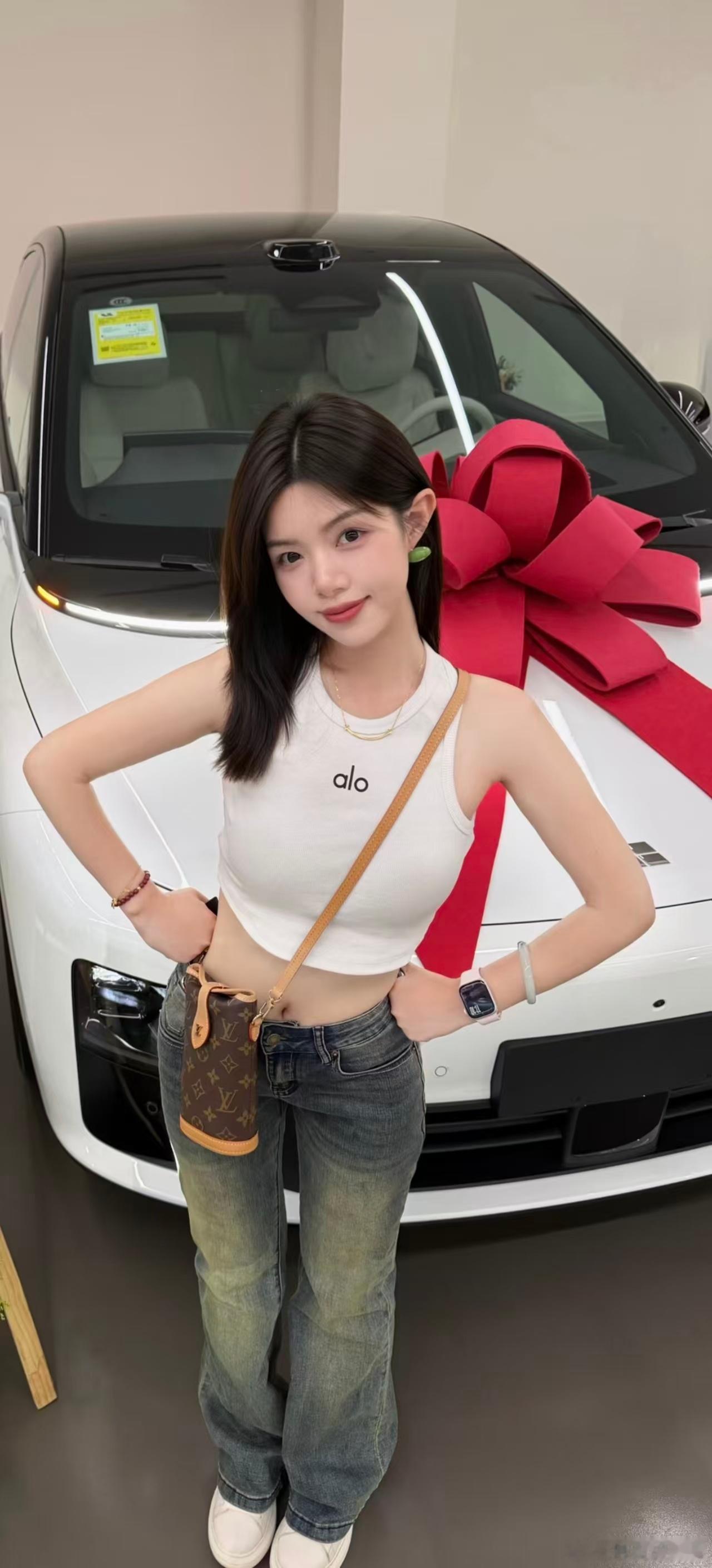我就是单纯喜欢看美女…是她们让背后的理想更好看了…理想汽车