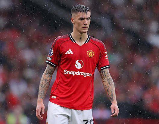 曼联中锋塞斯科，能打90分！曼联在客场没有输给利兹联，在争夺欧战的征途中，拿到了