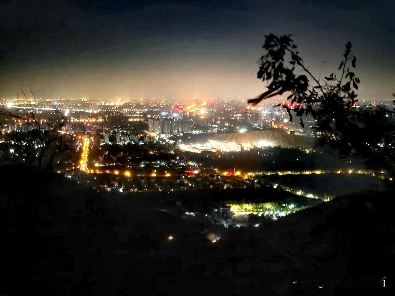 【夜爬抱犊寨：凌晨四点，赴一场太行日出之约！】
不知道有多少人和我一样，在平淡的