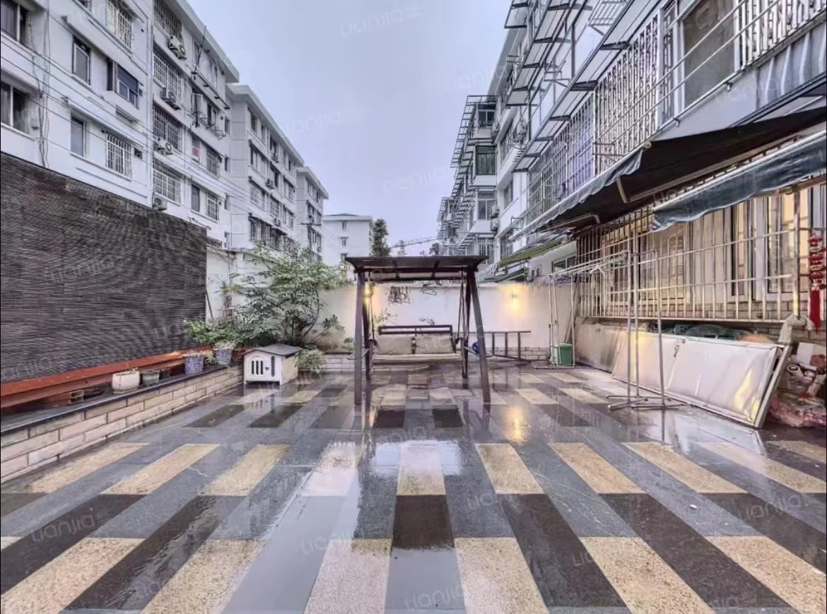 文三街十三中大院子