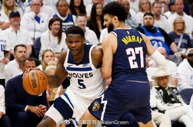 爱德华兹：我很庆幸在掘金落后三分时，穆雷选择投了个两分明尼苏达森林狼球星安东尼-