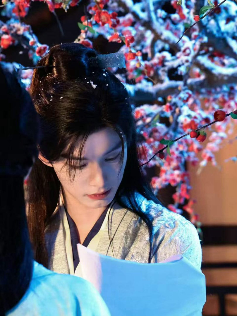 何与百花杀演绿茶 走两步咳三声，一回头全是心机，何与这绿茶太子演得我牙痒痒但忍不