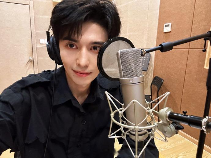 #赵小童解锁新体验##赵小童get配音新体验# 赵小童涉足配音新领域，好奇他会带