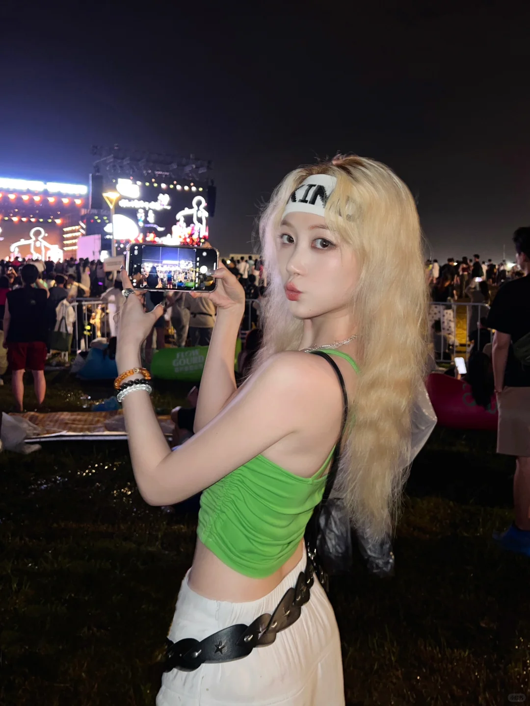 身在烂泥堆的音乐节辣妹穿搭😅下雨也要出片