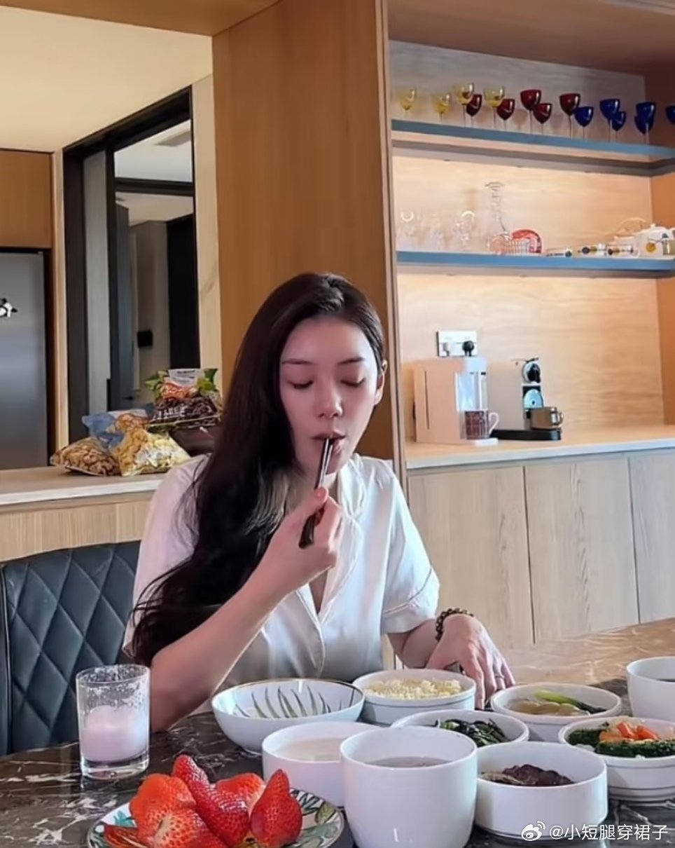 马筱梅回应儿子跟谁姓聪明的女人，怎么可能压男人一头，马筱梅把婚姻经营的跟事业一样