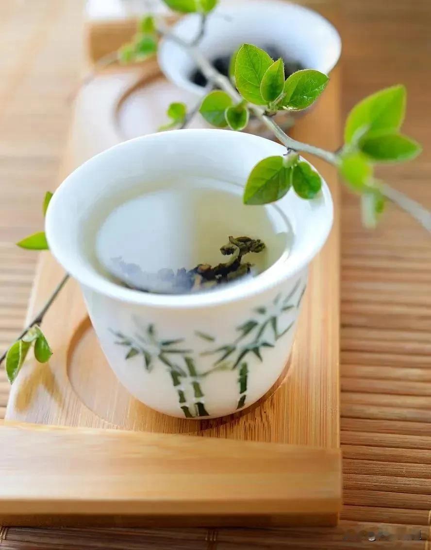 我来头条创作将近三年，收益是不到一百一十元。有一篇文章是爆文，收益二十多元。头条
