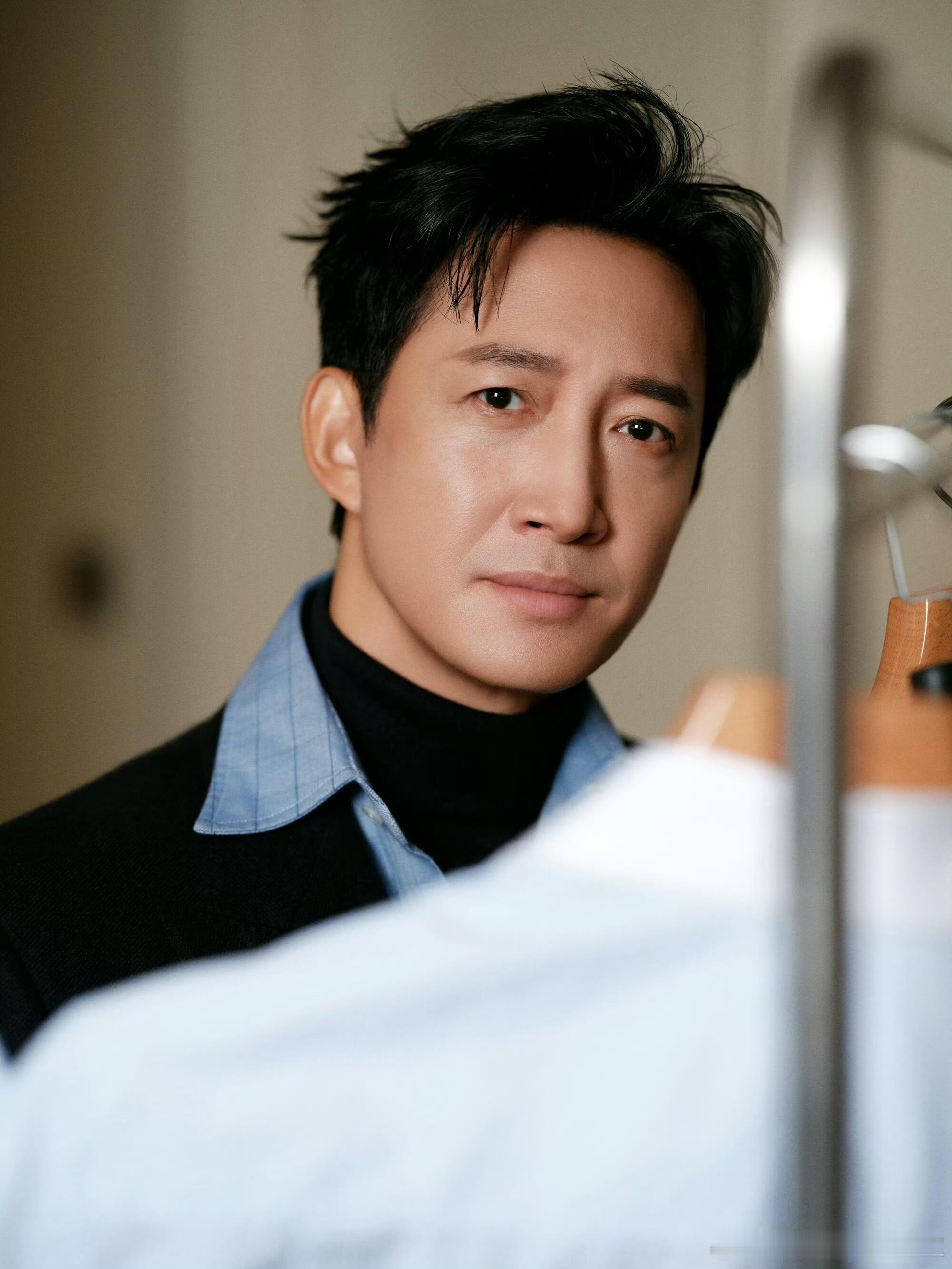 《千里江山图》开拍约20天后，男二由王传君换成了王阳。据悉，王传君是因生病了退出