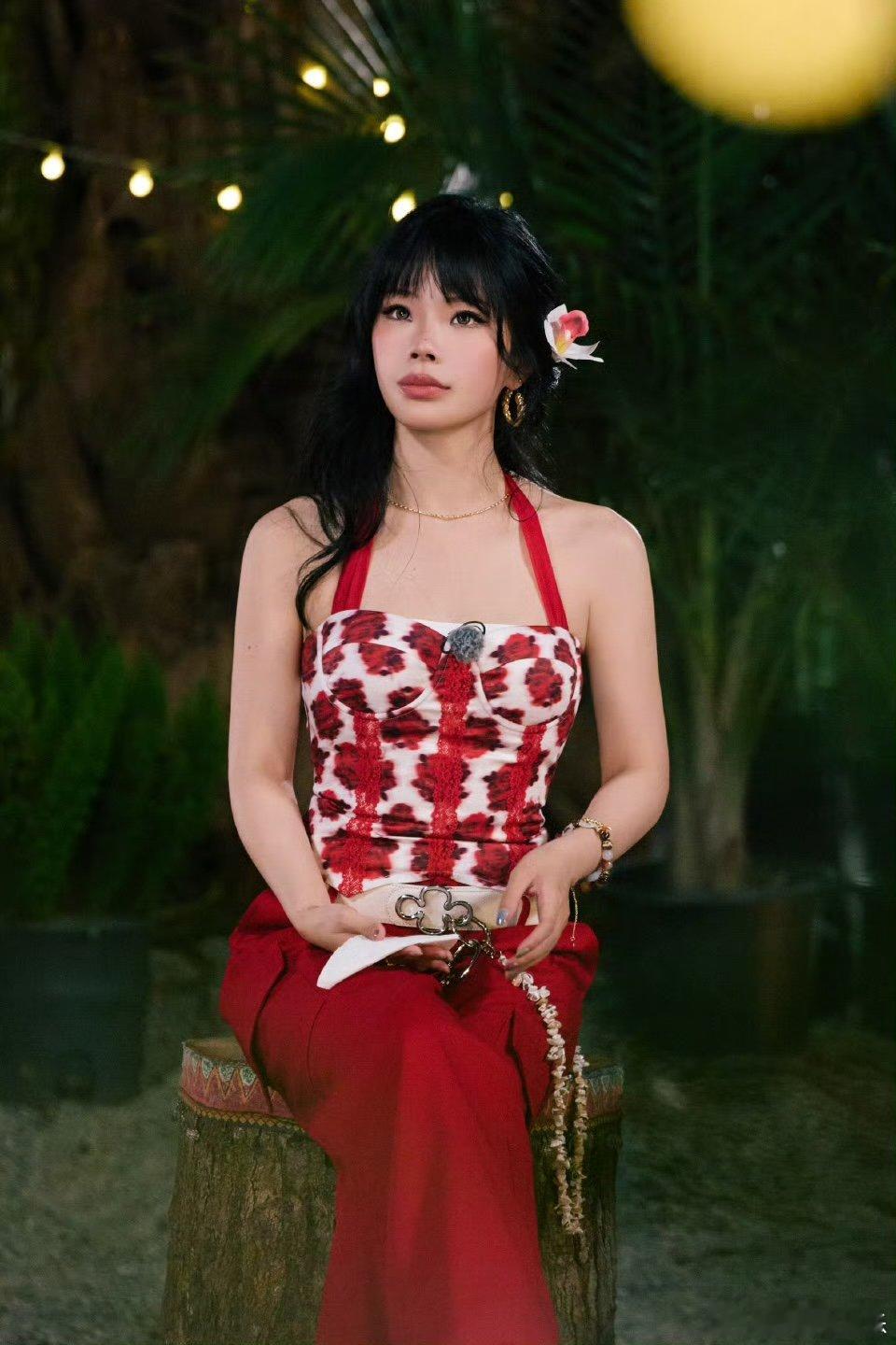 歌手直播万妮达来歌手炸场子听完满脑子WAIYA！万妮达舞台松弛感封神，利落咬字踩
