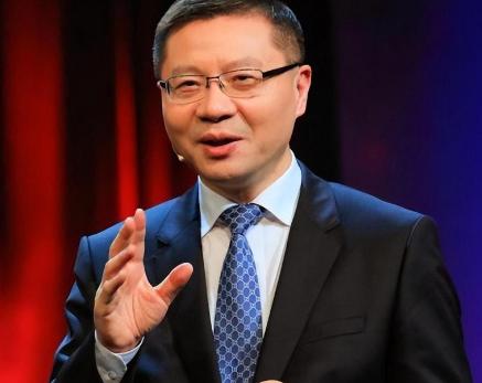 [月亮]中国有两位预言神准的专家，一个是复旦的张维为，曾断言乌克兰或将亡国；另一