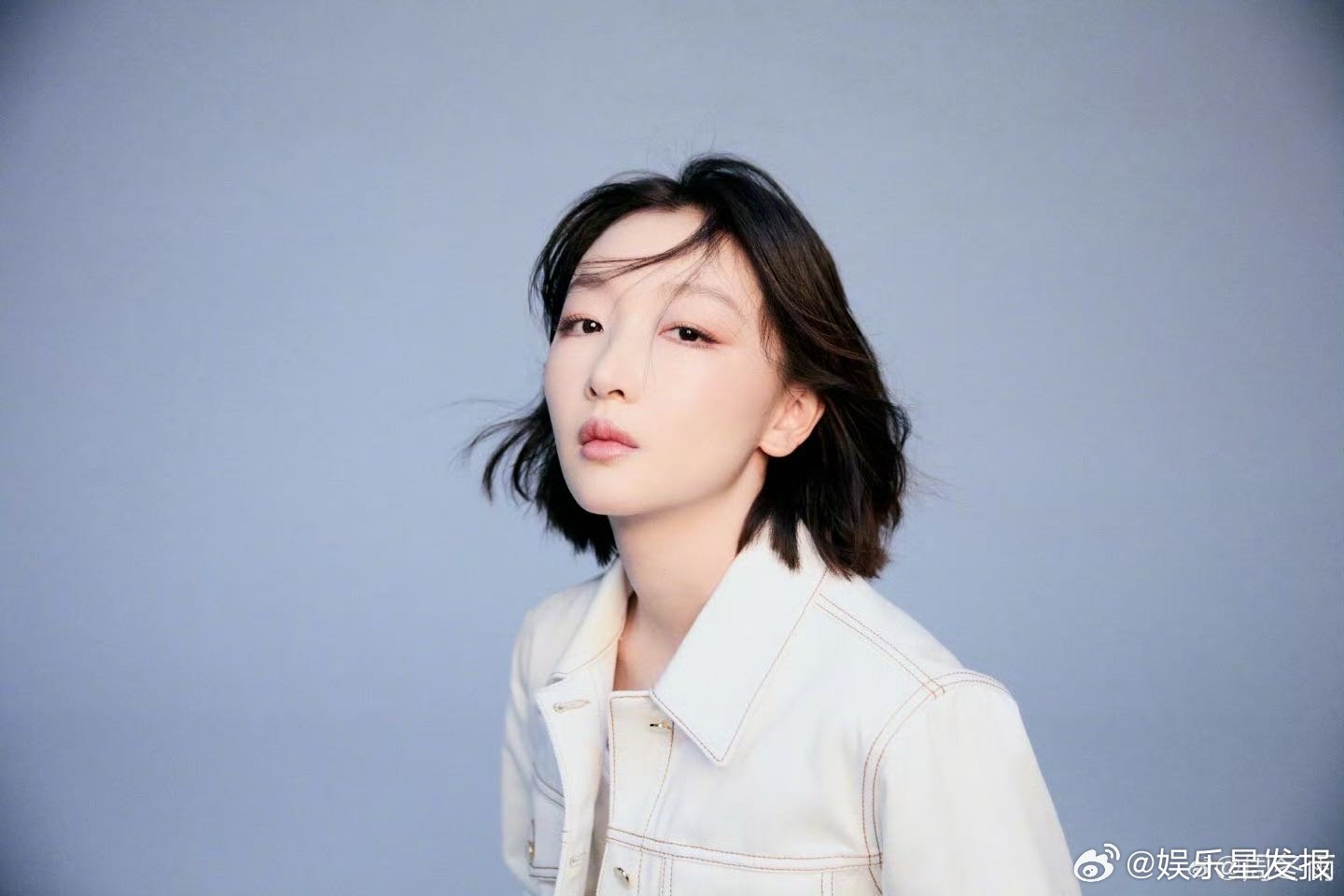 周冬雨出发巴黎时装周 巴黎出发图来咯，好美的一组照片，时装周之旅一切顺利呀～ 