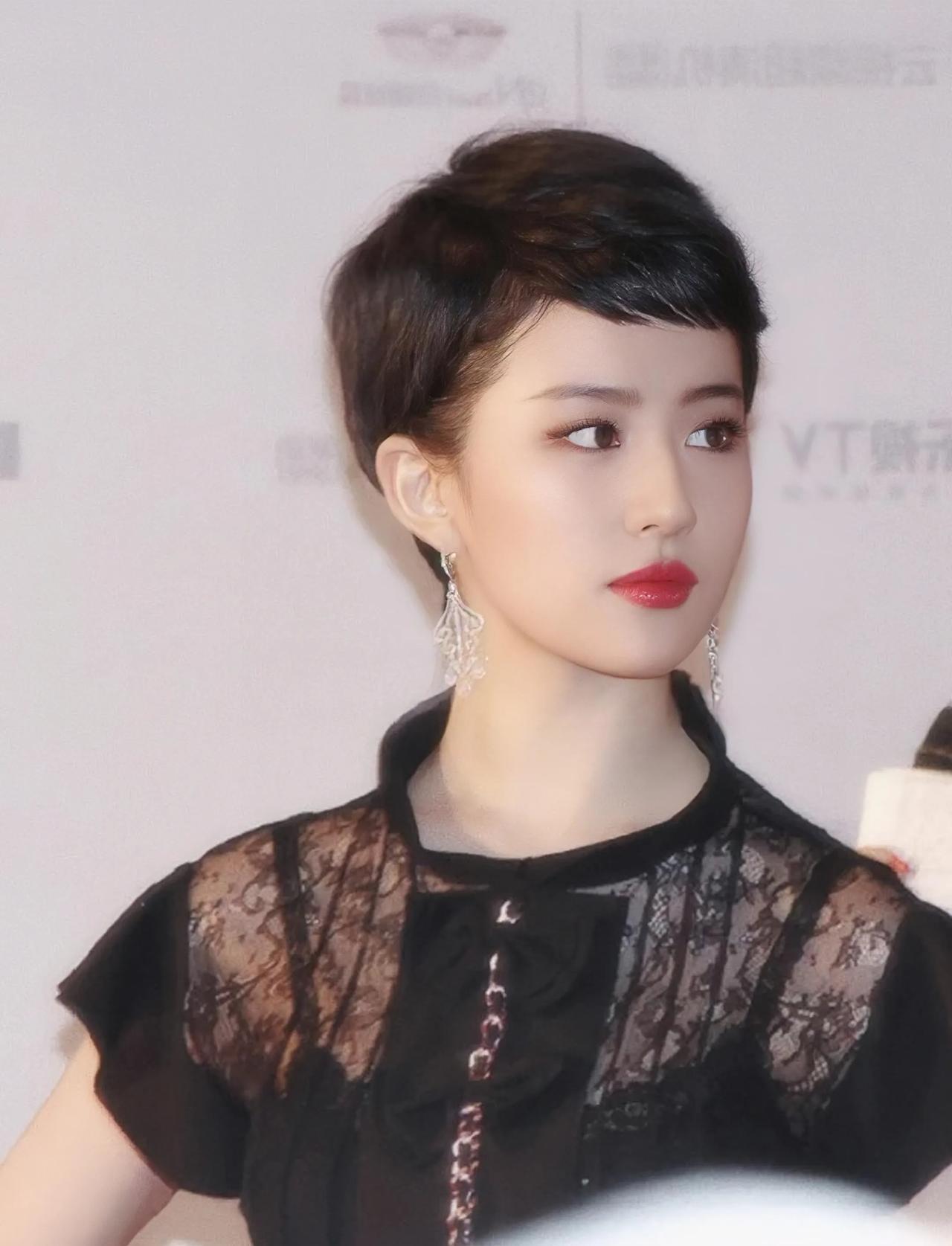 刘亦菲曾被韩国女生霸凌。
韩国可以把霸凌申遗，再别偷我们的东西申遗了。
刘亦菲不