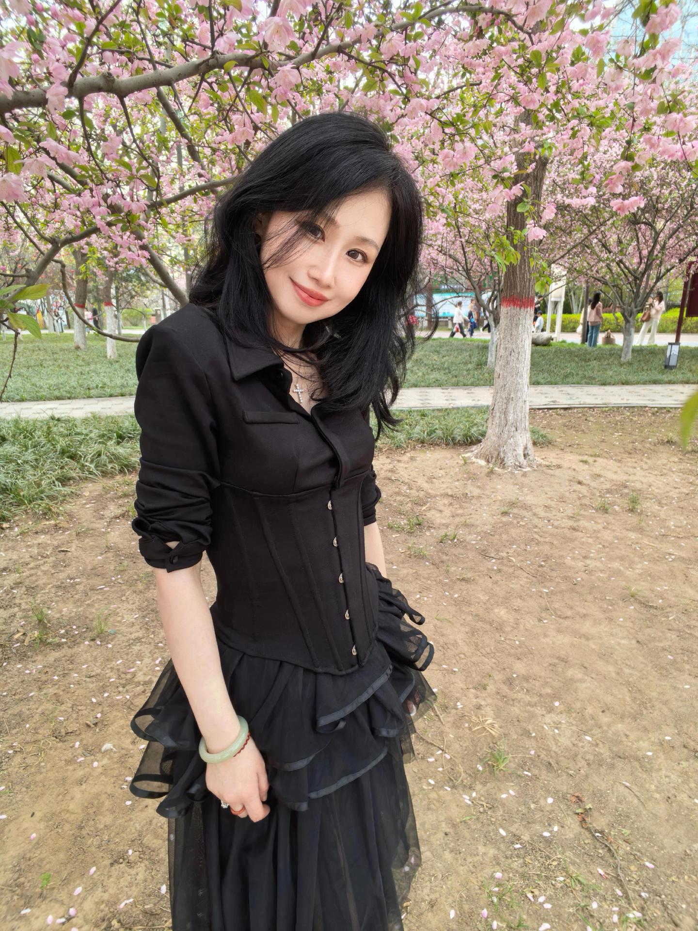 蜜妮。    42岁也要活的精彩