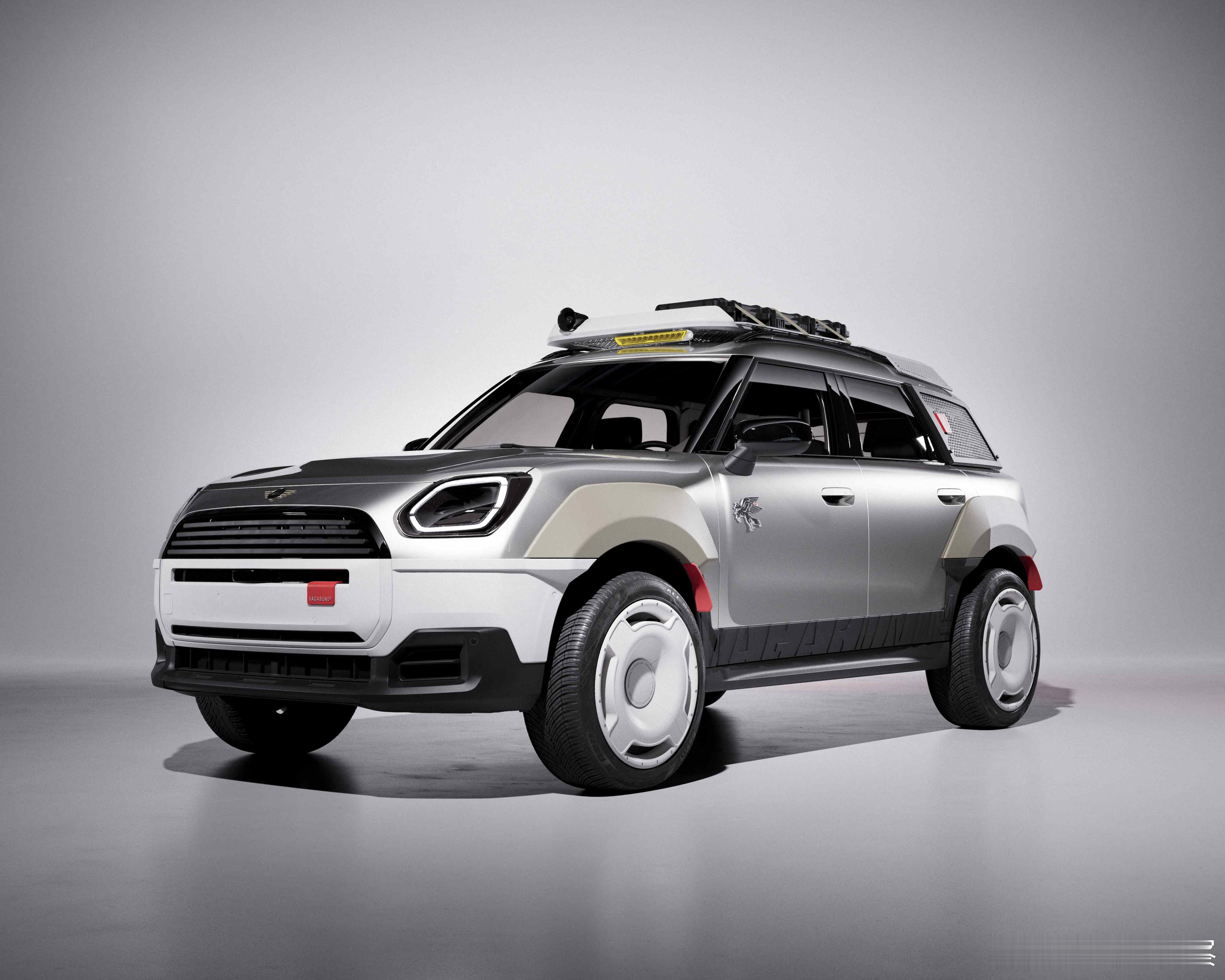 本届北京国际车展上，MINI X VAGABUND创意展车全球首发MINI202