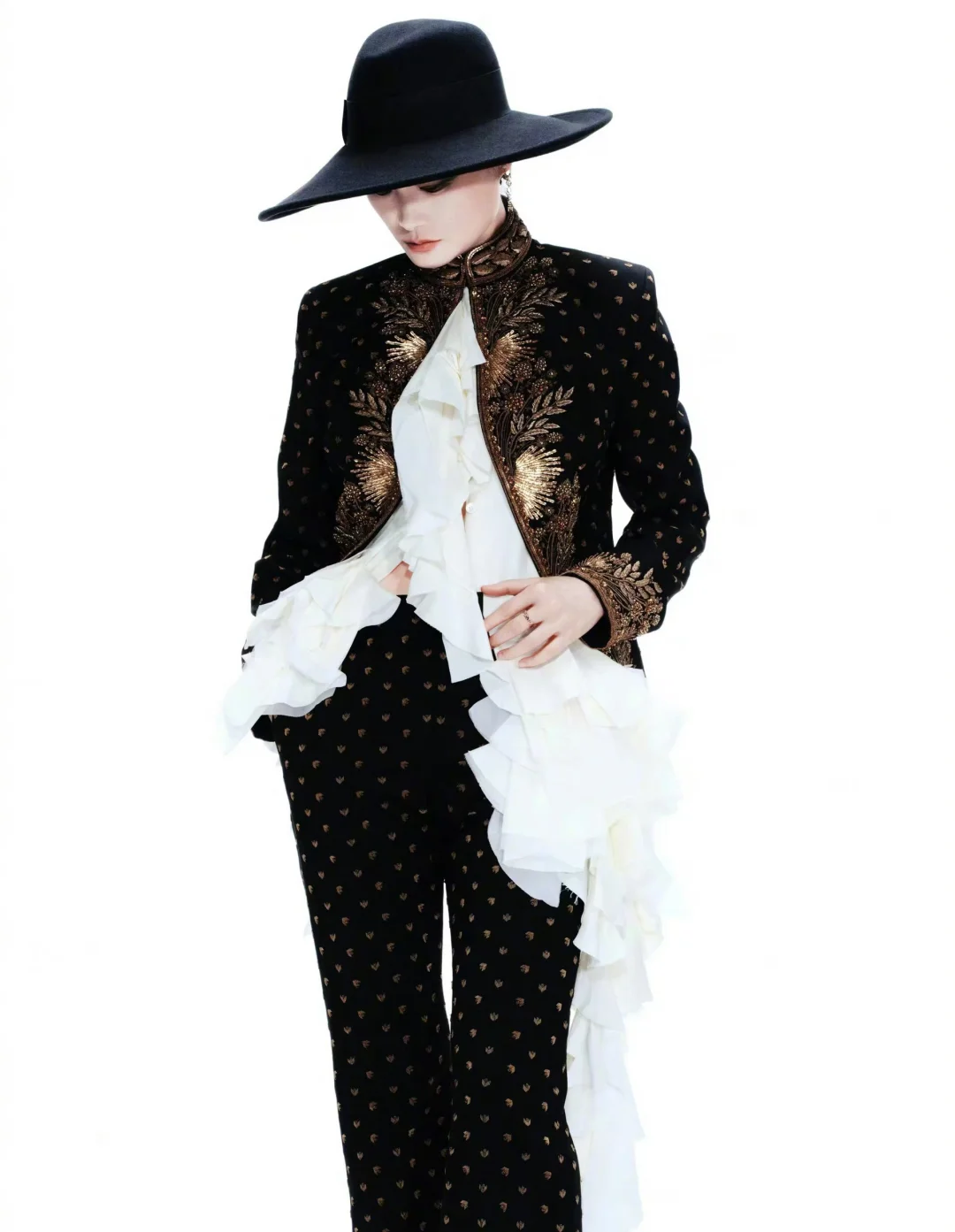 李宇春 皇后与梦想巡演造型：McQueen