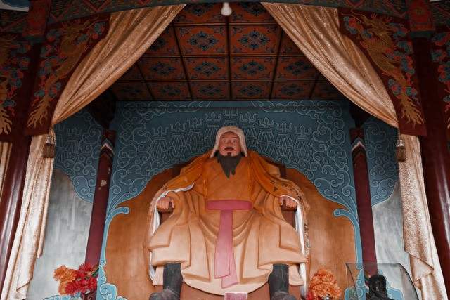 元世祖忽必烈：一统华夏的雄主，为何落得“两边都不讨好”？