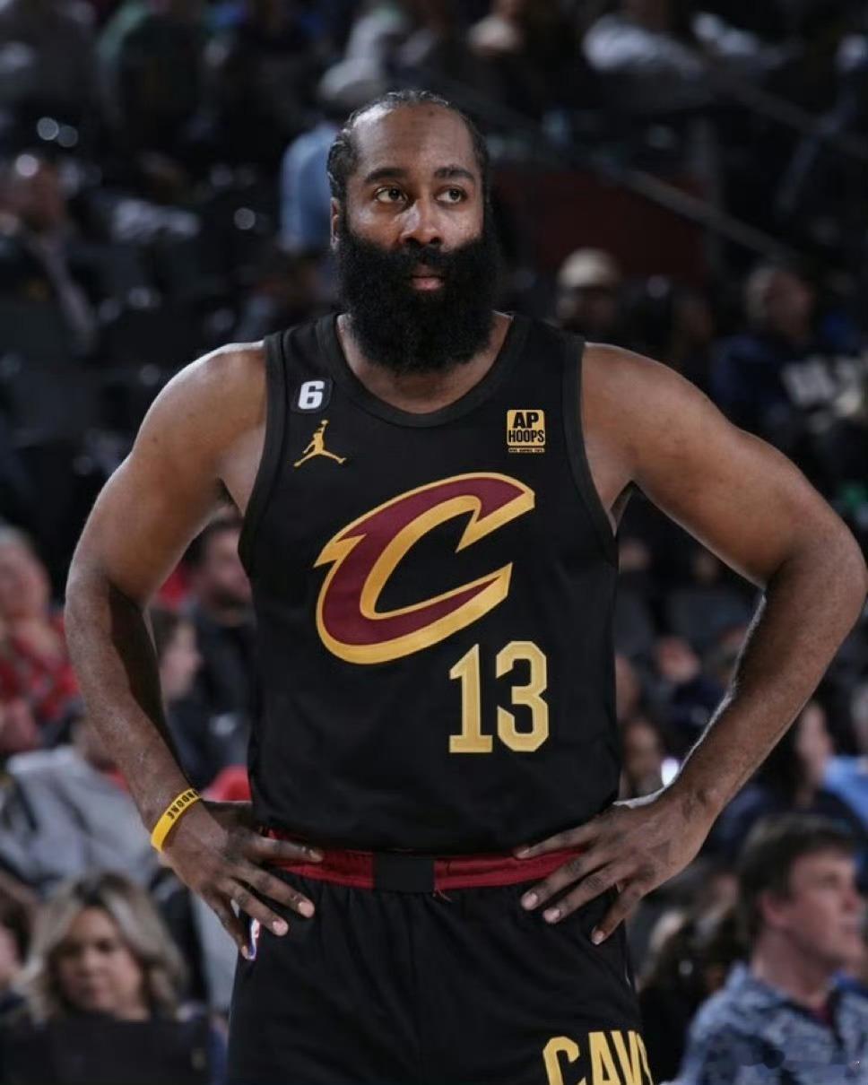 NBA交易距离2月6日NBA交易截止仅剩48小时，哈登与字母哥两大巨星的去向牵动