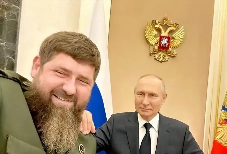 2026年开年就炸锅了！美国直接出兵委内瑞拉，把总统马杜罗夫妇抓走，这事儿才过去