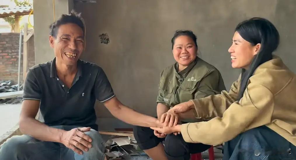 我看着小松他们，从没人知道的小村庄，变成现在这样，真是变化太大，也不知道是好事还