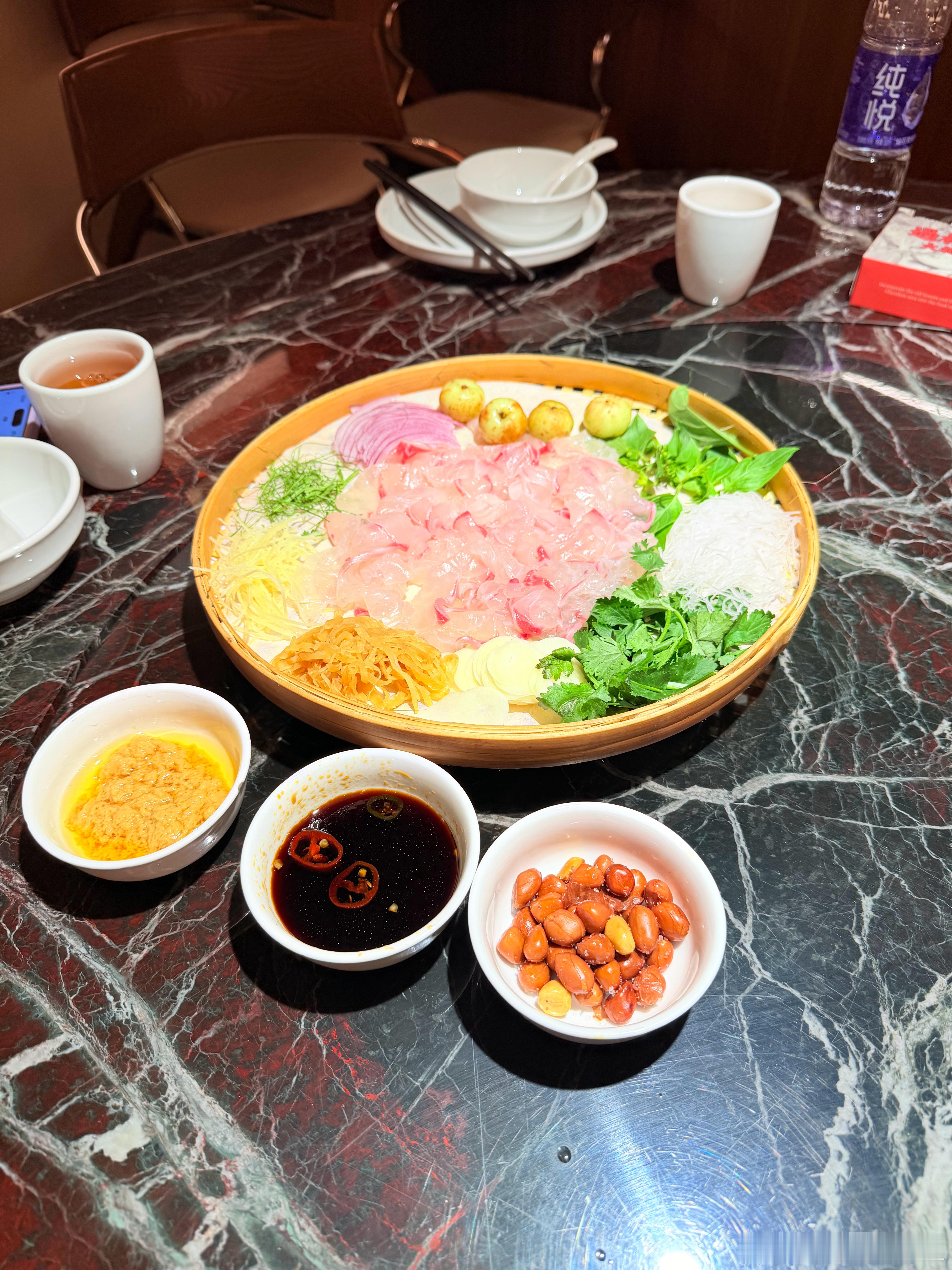带着姐妹在广州吃点好的 姐妹不让我拍她你们猜为什么有铁铁们知道这是啥的么 猜对有