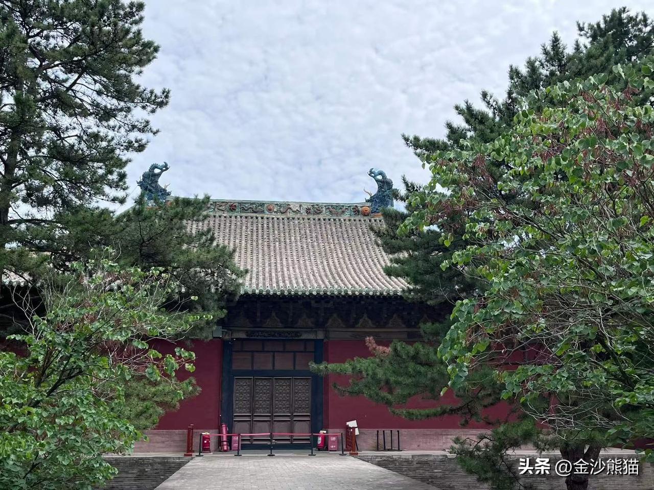 来永乐宫主要是看壁画，确实震撼。但不允许拍照，严格遵守。永乐宫的壁画总面积达约8