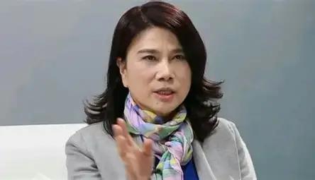 雷军，你为什么不愤怒？
雷军因为央视主持人的一个策划，和董明珠在节目现场说了一个