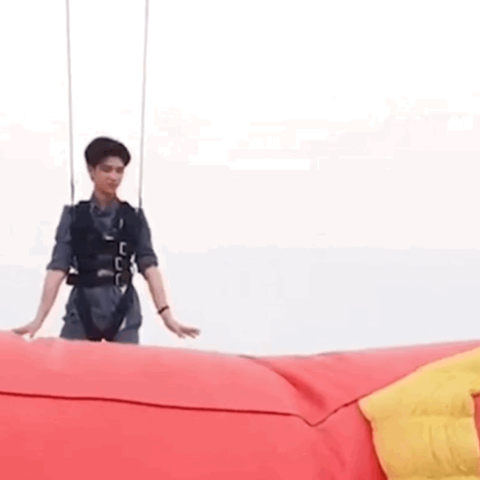 没人觉得这个表情包很神圣吗！ 