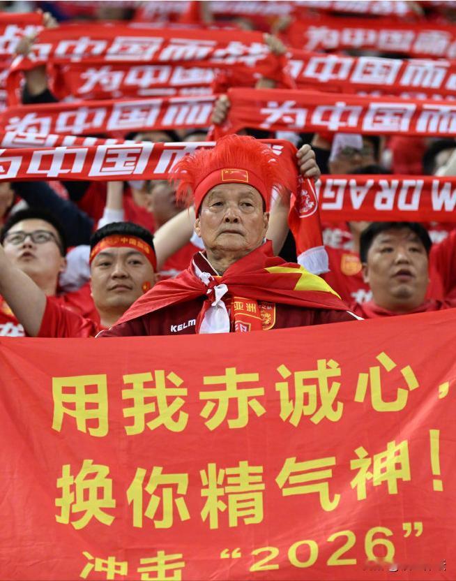 看似大比分，实则运气好。给4:1苦胜新加坡的中国队打分——

王大雷：7分，动静